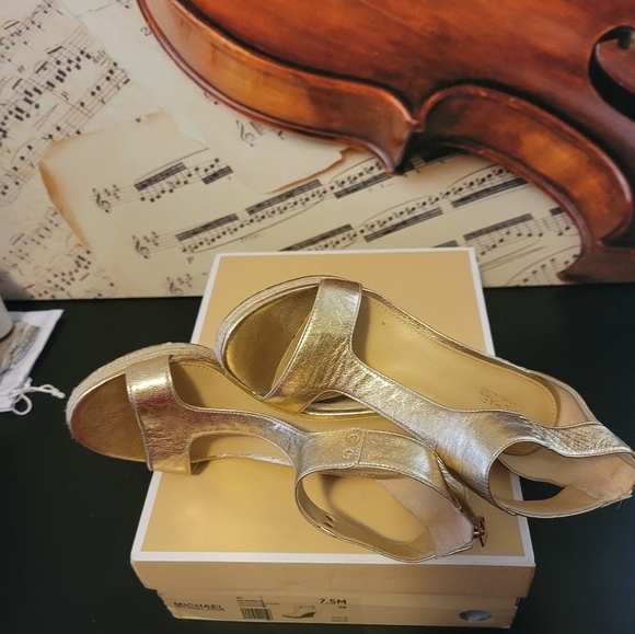 EUC Michael Kors Metallic Leather Espadrille Wedge in Pale Gold size 7.5 - Picture 5 of 6